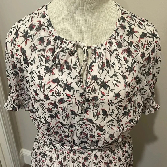 NWOT!! Club Monaco - Floral Smocked Cuff Pleated Dress - Size 2 - Picture 8 of 12